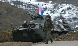 Soldats russes Ă un checkpoint Ă la sortie de Stepanakert, le 26 novembre 2020
