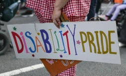 Marche Ă New York Ă l'appel de l'association des "Autistes adultes", le 19 octobre 2025