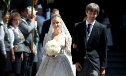 Le prince Ernst-August de Hanovre (d) au bras de son épouse Ekaterina, le 8 juillet 2017 à Hanovre en Allemagne