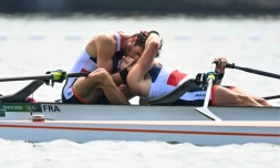Les Français Hugo Boucheron et Matthieu Androdias après leur titre en aviron aux Jeux olympiques de Tokyo, le 28 juillet 2021