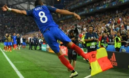 Le Français Dimitri Payet fête son but contre l'Albanie lors de l'Euro, le 15 juin 2016 à Marseille