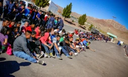 Certains des migrants appartenant au plus grand groupe jamais interpellé par la police aux frontières en entrant aux Etats-Unis, le 29 mai 2019 à El Paso, au Texas