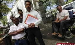 Vendredi 27 Novembre 2009

Une délégation du collectif nou vé nout tram