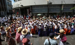 Jeudi 3 décembre 2009 - Saint-Denis - Défilé d'écoliers, de collégiens et de lycéens  pour fêter les 25 ans de l'Académie de La Réunion.