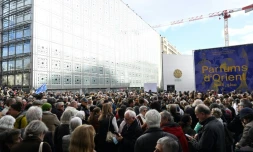 Plusieurs milliers de personnes se sont mobilisées le 19 novembre 2023 à Paris à l'appel du monde de la culture pour une "marche silencieuse" et "apolitique" pour la paix au Proche-Orient
