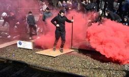 Des forains bloquent les voies à la gare du Mans, le 25 mars 2019