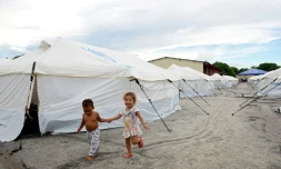 Deux enfants vénézueliens dans un camp de réfugiés dans l'Etat de Roraima, au nord du Brésil. Le 3 mai 2018.