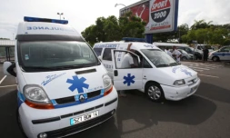 Lundi 7 décembre 2009 - Les ambulanciers manifestent contre un article publié par le Quotidien sur &quot;les dérives&quot; supposées  de certains d'ehtre-eux