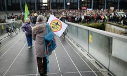 Des opposants au projet de Notre-Dame-des-Landes devant le palais de justice de Nantes, le 13 janvier 2016