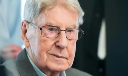 Reinhold Hanning, l'ancien SS gardien Auschwitz, lors de son procès à Detmold (est de l'Allemagne), le 20 mai 2016