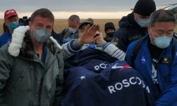 L'astronaute américain Chris Cassidy peu après son retour sur Terre le 22 octobre 2020 à Zhezkazgan, au Kazakhstan