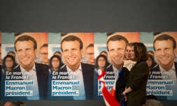 Affiches de campagne d'Emmanuel Macron à Marseille, dans le sud de la France, le 1er avril 2017