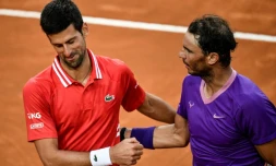 Novak Djokovic (g) et Rafael Nadal, qui se rencontrent au deuxiĂšme tour du tournoi olympique de tennis, le 16 mai 2021 Ă Rome