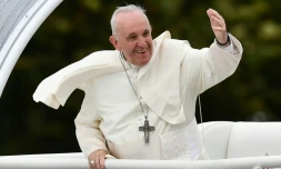 Le pape François arrivant à la messe qu'il doit donner à Phoenix Park à Dublin le 26 août 2018.