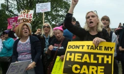 Des manifestants protestent contre le nouveau projet de réforme du sytème de santé américain, à Washington, le 4 mai 2017