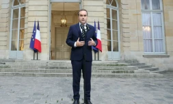 Le Premier ministre Sébastien Lecornu dans la cour de l'hôtel Matignon le 3 octobre 2025