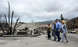 Le président américain Joe Biden visite une zone dévastée par les incendies sur l'ßle de Maui (Hawaï), le 21 août 2023