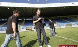 Dimanche 20 Décembre 2009

Alain Boghossian et Robert Duverne en visite à la Réunion pour préparer une éventuelle venue  de l'équipe de France de football à La Réunion