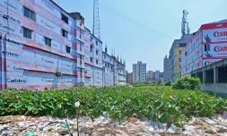 Vue d'ensemble du site oĂč s'Ă©levait l'usine textile Rana Plaza avant son effondrement meurtrier, Ă Savar (Bangladesh), dans les faubourgs de Dacca, le 24 avril 2023
