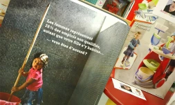 Lundi 21 Décembre 2009
La Ligue des Droits de l'Homme a organisé ce lundi un " happening contre les jouets sexistes