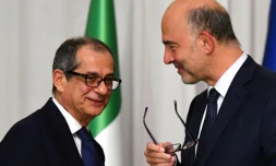 Le ministre italien de l'Economie, Giovanni Tria (à gauche), et le commissaire européen aux Affaires économiques, Pierre Moscovici, le 18 octobre 2018