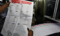 Un bulletin de vote sortant de l'imprimerie à Jakarta le 7 février 2019 et destiné aux élections générales du 17 avril 2019