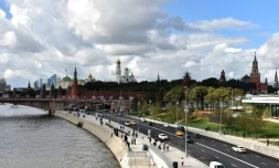 Les berges à Moscou près du Parc Zariadié le 9 septembre 2017