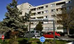 L'entrée de la cité des Micocouliers dans le 14Úme arrondissement de Marseille, en 2011