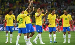 La joie des Brésiliens après leur victoire face à la Serbie et qualification en 8e du Mondial, le 27 juin 2018 à Moscou