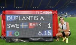 Le prodige suédois Armand Duplantis fier de son nouveau record du saut à la perche en plein air au meeting Ligue de diamant de Rome, le 17 septembre 2020