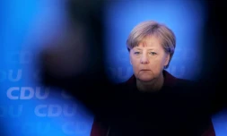 La chancelière allemande Angela Merkel s'adresse à la presse le 9 janvier 2016 à Mayence