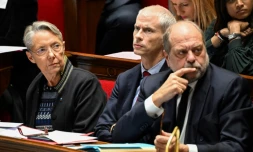 De gauche à droite: la Première ministre Elisabeth Borne, le ministre chargé des Relations avec le parlement Franck Riester et le ministre de la Justice Eric Dupond-Moretti, à l'Assemblée nationale le 12 décembre 2023