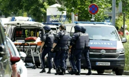 Des policiers dans une rue proche d’un lycée de Graz en l’Autriche où des tirs ont fait plusieurs morts le 10 juin 2025 selon les médias 