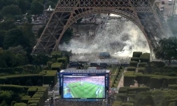 Incidents entre supporters et forces de l'ordre aux abords de la fanzone du Champ-de-Mars à Paris, le 10 juillet 2016