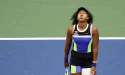 La Japonaise Naomi Osaka soupire après son point gagnant qui lui donne le titre de l'US Open après la finale disputée contre la Bélarusse Victoria Azarenka, le 12 septembre 2020 à Flushing Meadows, New York
