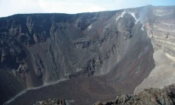 Vue du cratère Dolomieu ce lundi 11 janvier à 9h. Peu d'activité visible
(Image de l'observatoire volcanologique du Piton de la Fournaise)