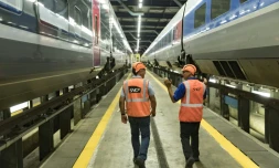 Des employés de la SCNF au centre de maintenance des TGV de Châtillon, en région parisienne, le 31 juillet 2018