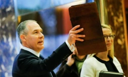 Le républicain Scott Pruitt à Trump Tower à New York, le 28 novembre 2016