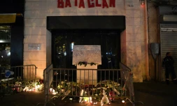Bougies et messages déposés devant le Bataclan le 13 novembre 2017, deux ans après les attentats