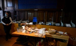 Les scellés de l'affaire Daval dans la salle de la cour d'assises de Haute-Saône à Vesoul, le 20 novembre 2020