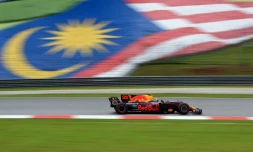 Le pilote Red Bull Max Verstappen lancé vers sa victoire dans le Grand Prix de Malaisie, sur le circuit de Sepang, le 1er octobre 2017