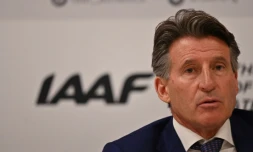 Le Britannique Sébastien Coe en conférence de presse aprÚs sa réélection à la présidence de l'IAAF, le 25 septembre 2019 à Doha