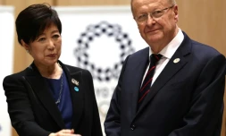 John Coates, président de la commission de coordination des JO-2020 et Yuriko Koike, gouverneure de Tokyo, le 25 octobre 2019 à Tokyo