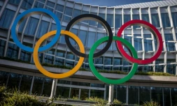 Les anneaux olympiques devant le siège du CIO, le 19 mars 2024 à Lausanne (Suisse)