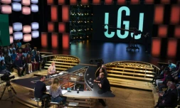 Le plateau du "Grand Journal", à l'époque présenté par Maïtena Biraben, le 24 mars 2016, à Boulogne-Billancourt près de Paris