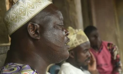 Homme portant des scarifications rituelles Ă Ibadan, dans le sud-ouest du Nigeria
