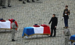 Hommage du président Emmanuel Macron aux 13 soldats tués au Mali, dans la cour des Invalides, le 2 décembre 2019 à Paris