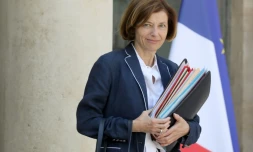 La ministre française de la Défense, Florence Parly, quitte le palais présidentiel de l'Elysée après avoir assisté à la dernière réunion hebdomadaire du gouvernement avant la prise de congés du gouvernement, le 24 juillet 2019 à Paris.