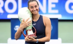 La Française Caroline Garcia, tout sourire, après sa victoire en finale de Cincinnati, le 21 août 2022