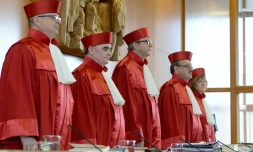 Les juges à la Cour constitutionnelle examinent le 1er mars 2016, à Karlsruhe (sud-ouest de l'Allemagne) une demande d'interdiction du parti néo-nazi NPD